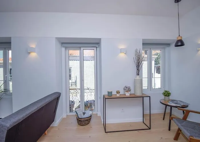 Апартаменты Charming Seaside - 1 Min From The